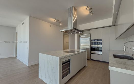 1300 Brickell Bay Dr #4204 Miami, FL 33131