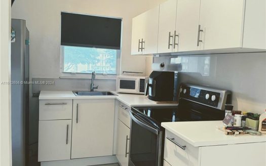 8500 Sunrise Lakes Blvd #208 Sunrise, FL 33322