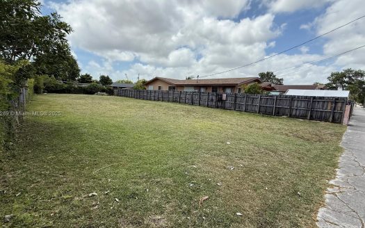 3046 NW 27th St Miami, FL 33142