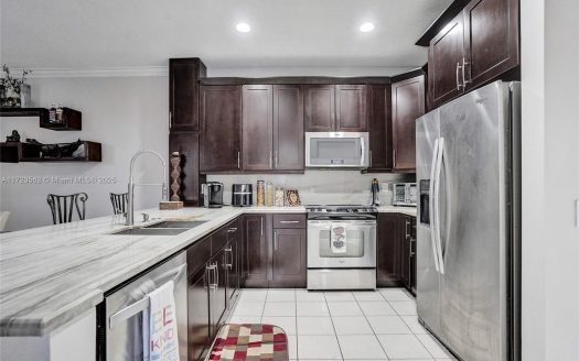 652 Stanton Dr Weston, FL 33326