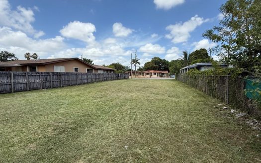 3046 NW 27th St Miami, FL 33142