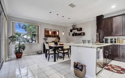 652 Stanton Dr Weston, FL 33326