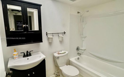 8460 Sunrise Lakes Blvd #112 Sunrise, FL 33322