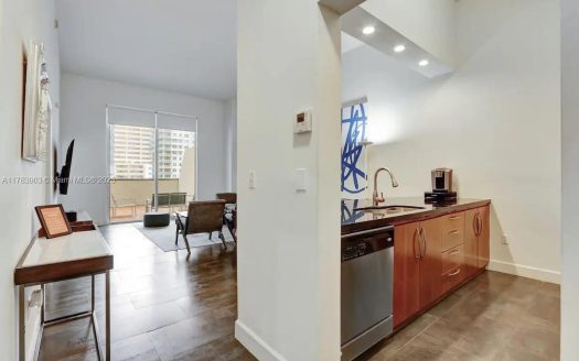 1200 Brickell Bay Dr #1404 Miami, FL 33131