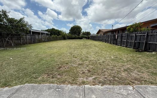 3046 NW 27th St Miami, FL 33142