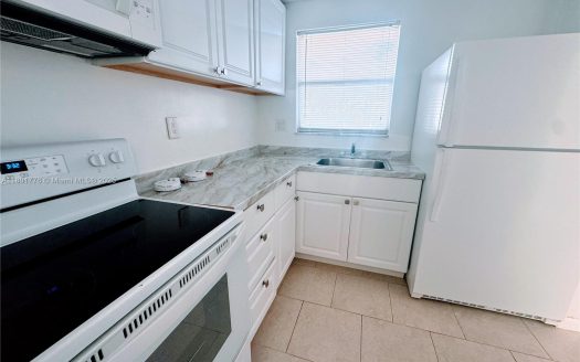 8435 Sunrise Lakes Blvd #105 Sunrise, FL 33322