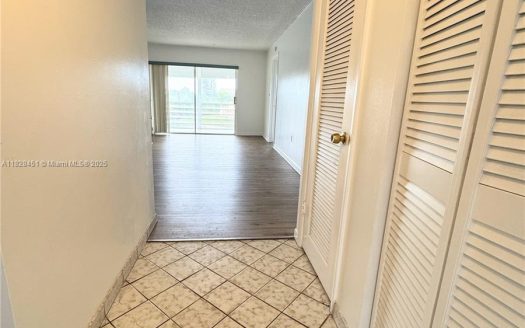 8435 Sunrise Lakes Blvd #302 Sunrise, FL 33322