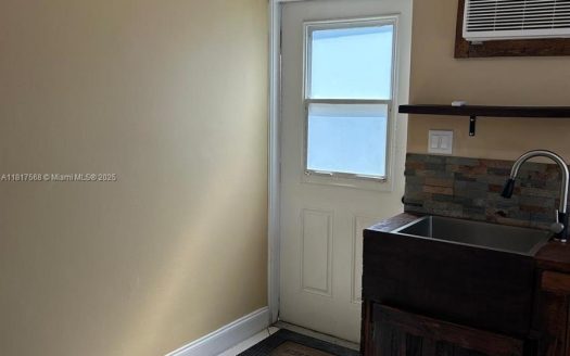 1301 N 58TH AVE UNIT#1 Hollywood, FL 33021