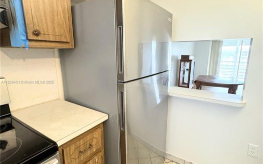 8435 Sunrise Lakes Blvd #302 Sunrise, FL 33322