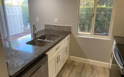 144 Riviera Cir Weston, FL 33326-3113