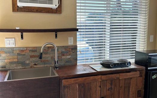 1301 N 58TH AVE UNIT#1 Hollywood, FL 33021