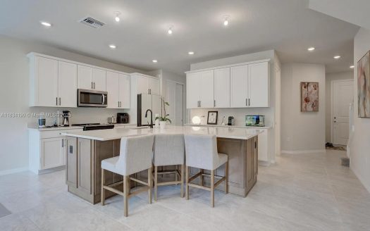 8186 Tailshot Ct Lake Worth, FL 33467