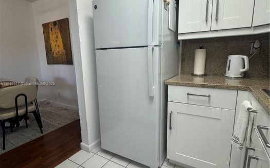 9061 Sunrise Lakes Blvd #206 Sunrise, FL 33322