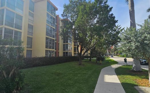 200 172nd St #102 Sunny Isles Beach, FL 33160