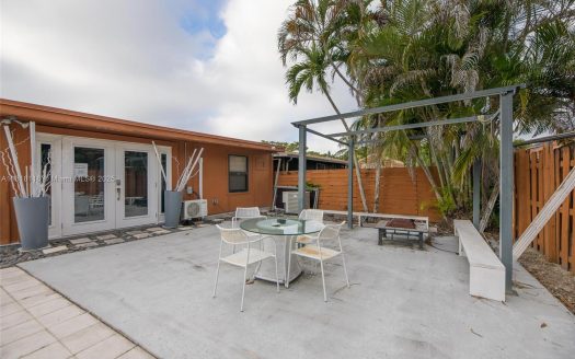 7441 NW 33rd St #1 Lauderhill, FL 33319