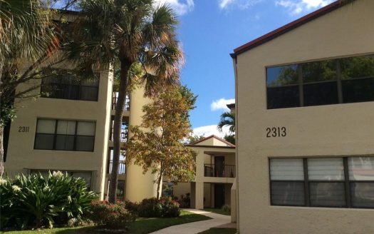 2313 S Cypress Bend Dr #122B Pompano Beach, FL 33069