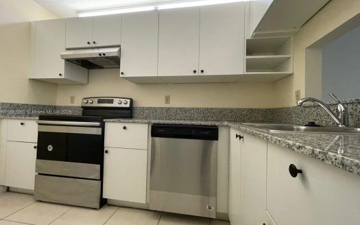 820 Twin Lakes Dr #820,  Coral Springs, FL 33071