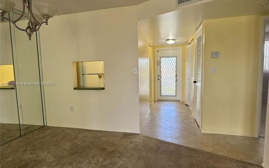 8450 SUNRISE LAKES BLVD UNIT#211 Sunrise, FL 33322