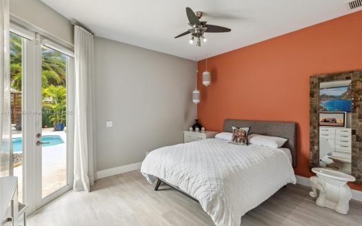 1371 Victoria Isle Dr,  Weston, FL 33327