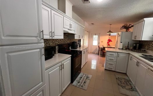 909 Sw 131 Way Davie, FL 33325