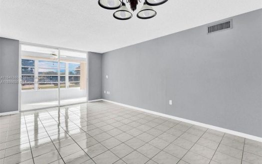 8100 Sunrise Lakes Blvd #208 Sunrise, FL 33322