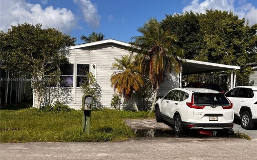 909 Sw 131 Way Davie, FL 33325