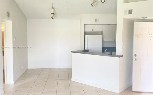 3310 N Pinewalk Dr N #1833 Margate, FL 33063