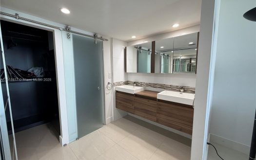 100 Bayview Dr #2108 Sunny Isles Beach, FL 33160