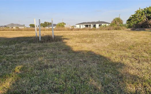 1427 NE 20 th Cape Coral, FL 33909