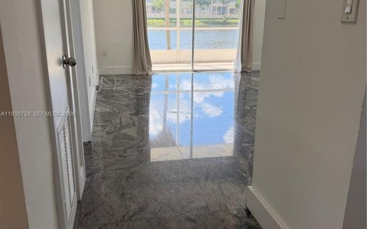 2880 NE 203rd St #B3 Aventura, FL 33180