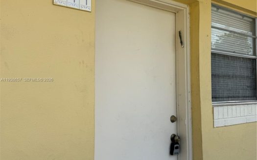 2940 NE 203rd St #C111 Aventura, FL 33180