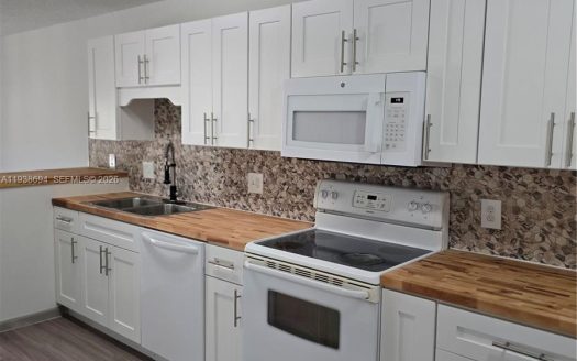 2050 Oleander Blvd #9-206 Fort Pierce, FL 34950