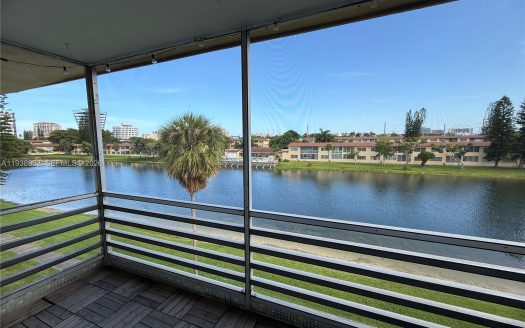 2880 NE 203rd St #26 Aventura, FL 33180