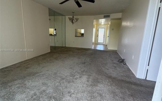 8450 Sunrise Lakes Blvd #211 Sunrise, FL 33322