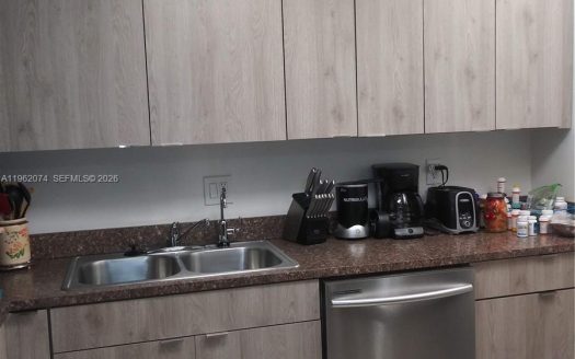 4172 Inverrary Dr #310 Lauderhill, FL 33319