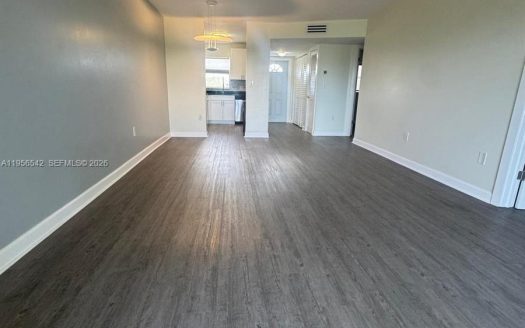 8600 Sunrise Lakes Blvd #303 Sunrise, FL 33322