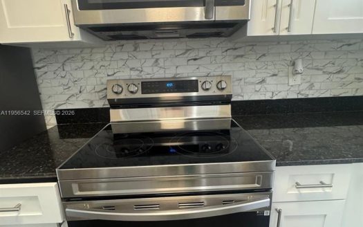 8600 Sunrise Lakes Blvd #303 Sunrise, FL 33322