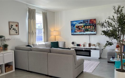 12092 NW 24th Pl Miami, FL 33167