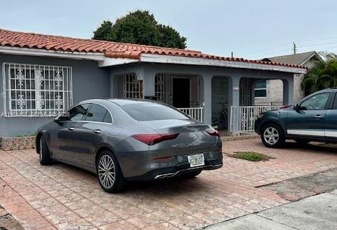 2272 NW 4TH ST Miami, FL 33125