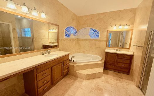 2644 Miller Ct Weston, FL 33332-1836