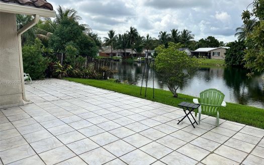 10404 NW 5th Mnr Plantation, FL 33324