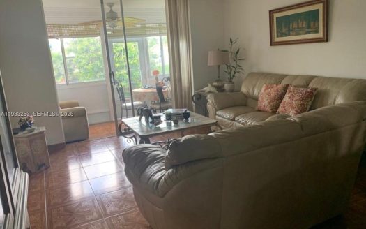 8305 Sunrise Lakes Blvd #103 Sunrise, FL 33322