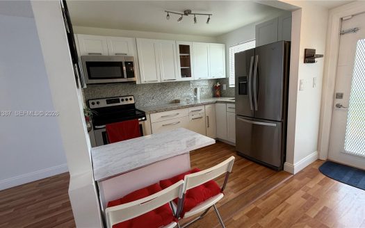 8300 Sunrise Lakes Blvd #109 Sunrise, FL 33322-1513