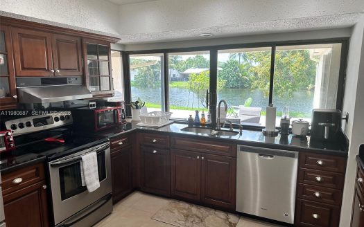 10404 NW 5th Mnr Plantation, FL 33324