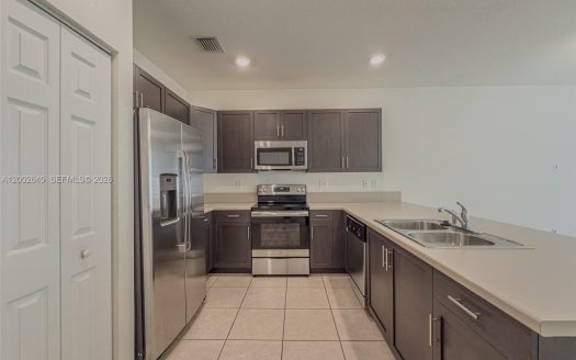 10629 W 32nd Ln Hialeah, FL 33018