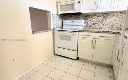 8200 Sunrise Lakes Blvd #207 Sunrise, FL 33322