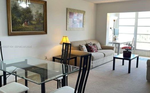 8081 N Sunrise Lakes Dr #306 Sunrise, FL 33322