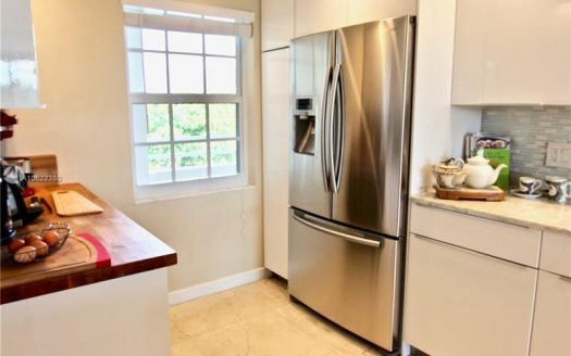 535 Oaks Dr, Pompano Beach, FL 33069