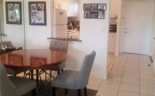 8200 Sunrise Lakes Blvd, Sunrise, FL 33322