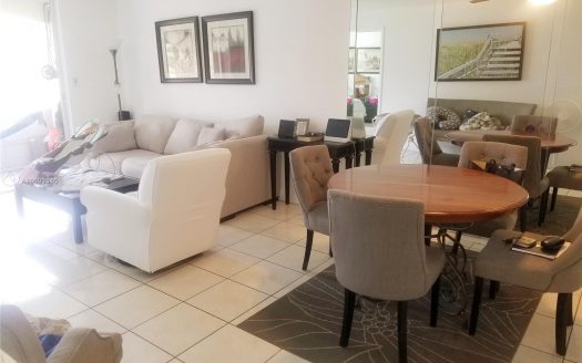 8200 Sunrise Lakes Blvd, Sunrise, FL 33322